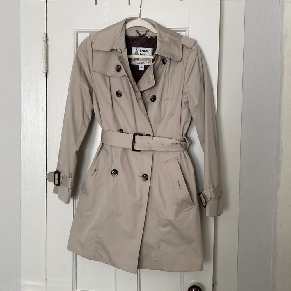 London Fog trench with detachable liner and hood. Small. NEVER WORN.